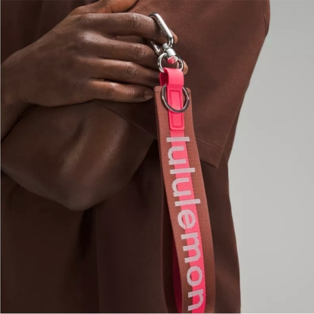Lululemon Pink and Brown Never lost Word mark Keychain NWOT - Picture 4 of 5